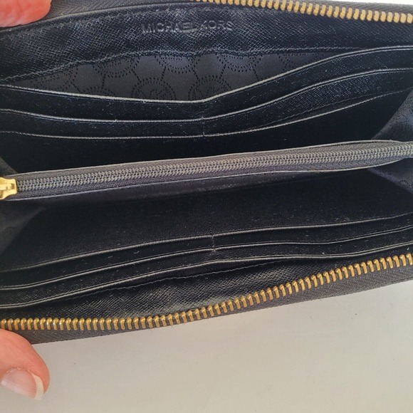 MICHAEL KORS Jet Set Black Saffiano Leather Zip Around Wallet Large Clutch 8x4 - Picture 3 of 10
